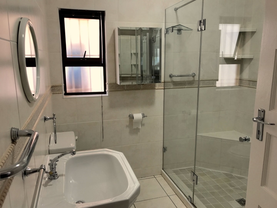 To Let 2 Bedroom Property for Rent in Vredehoek Western Cape